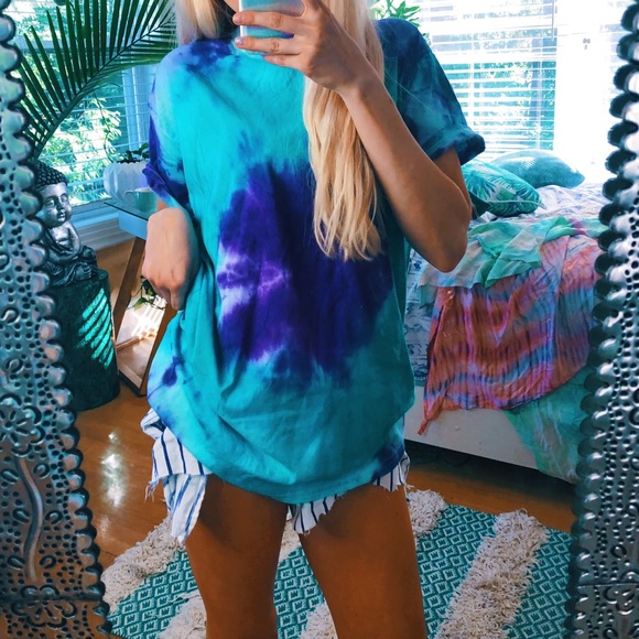 Tops - eclectic oceanic tie dye tee